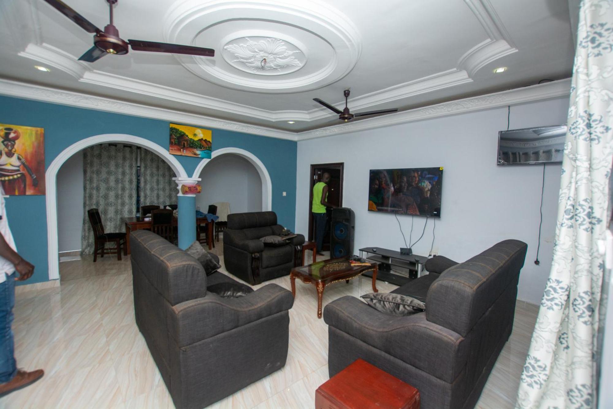 Yaa Asantewaa Inn Ejisu Extérieur photo